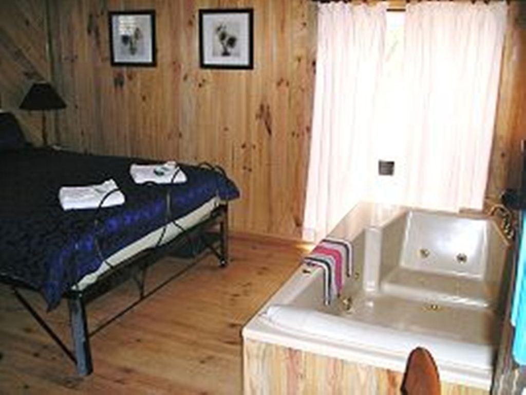 Moonbeam Cottages & Rainbow Cafe Moonambel Room photo
